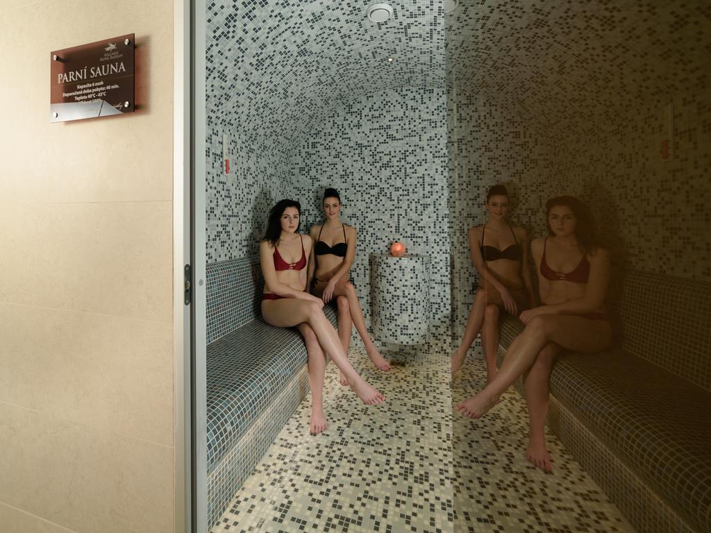 Hotel Radejov Knezdub Eksteriør bilde