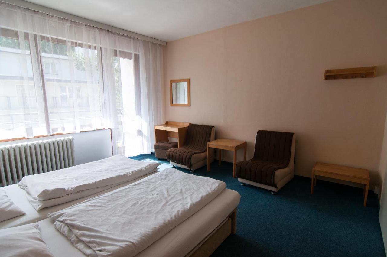 Hotel Radejov Knezdub Eksteriør bilde